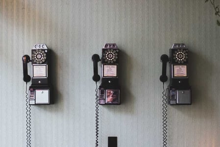 Draaischijftelefoons-Unsplash