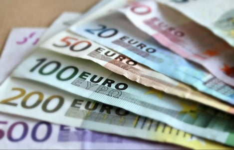 bank-note-martaposemuckel-pixabay-e1472824286269