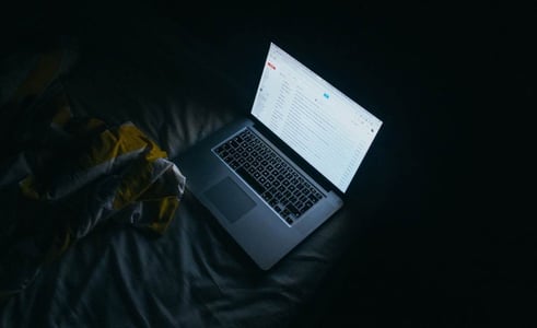 e-mail-op-laptop