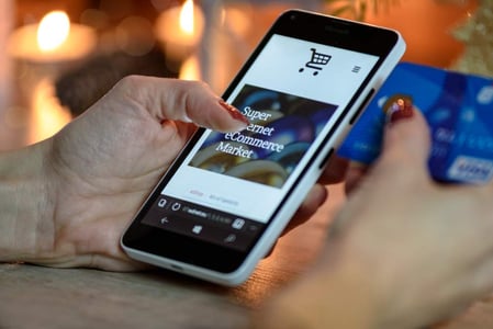 online-betalen-met-smartphone-en-credit-card (1)