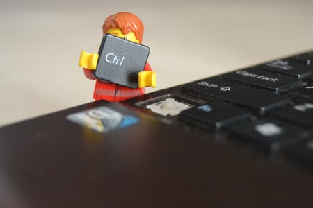 toetsenbord-met-lego-poppetje-ctrl